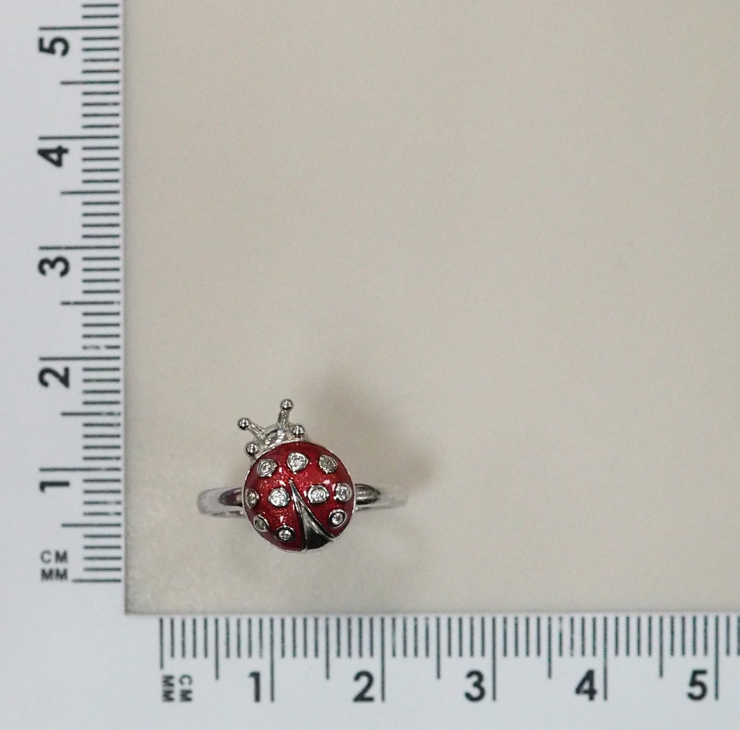 Серебряное кольцо 925 пробы; вставки 10 Фианит бесцв.; Эмаль красная;